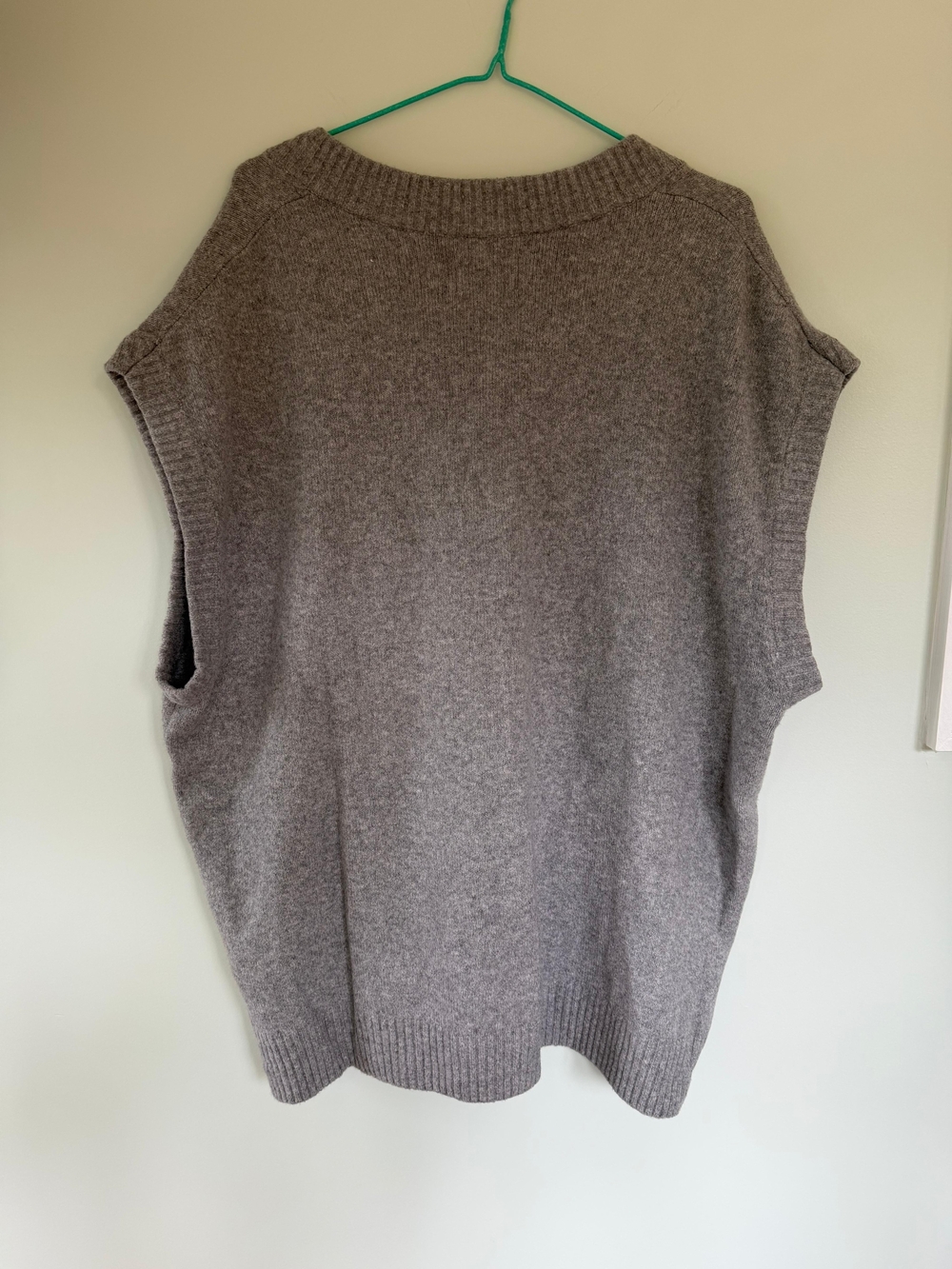 Levi's V-Neck Sweater Vest Women Large Gray Knit Ribbed Trim Preppy Old Money - Picture 7 of 7
